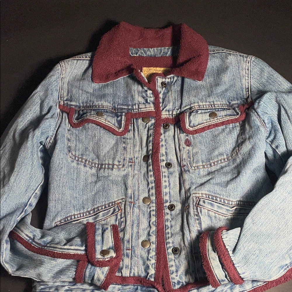 Volcom Light Wash Denim Jacket with Maroon Sherpa Trim size small